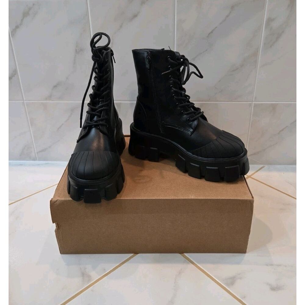 Women's Size 6 Truffle Collection Super Chunky Lace Up Boots In Black